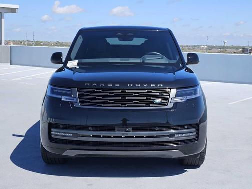 2026 Land Rover Range Rover P550e SE