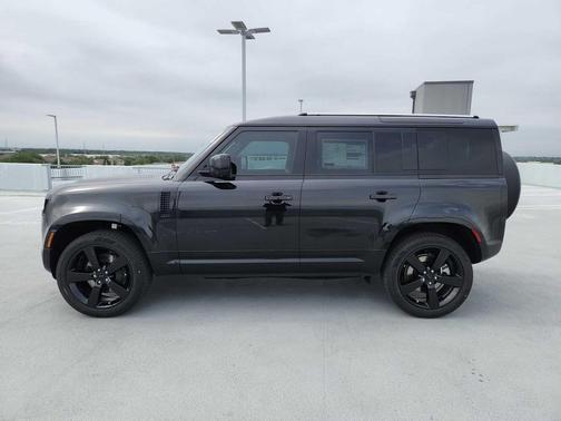 SANTORINI BLACK 2026 Land Rover Defender P400 X-Dynamic SE