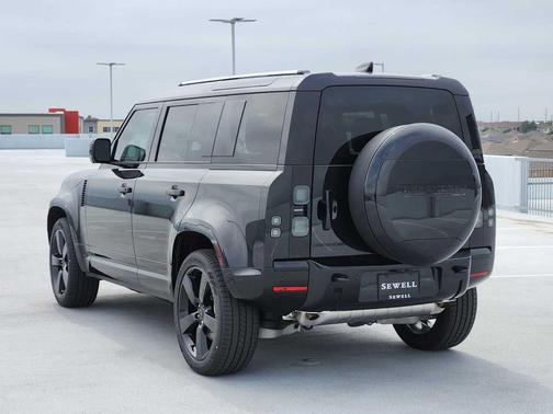 SANTORINI BLACK 2026 Land Rover Defender P400 X-Dynamic SE