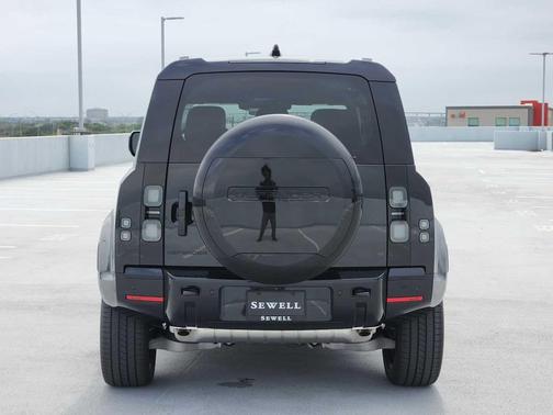 SANTORINI BLACK 2026 Land Rover Defender P400 X-Dynamic SE
