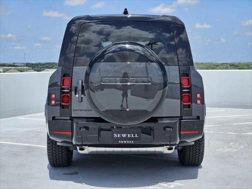 2025 Land Rover Defender 130 P400 X-Dynamic SE