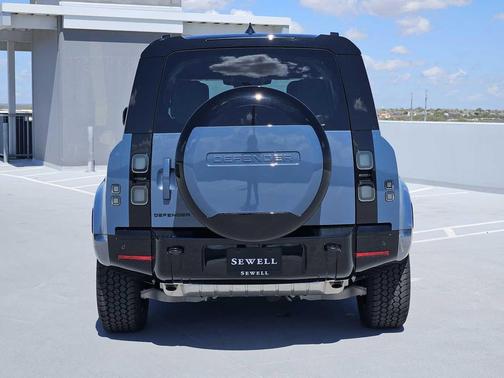 2026 Land Rover Defender P400 X-Dynamic SE