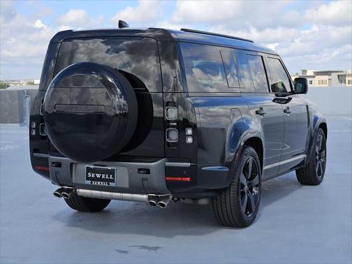 2025 Land Rover Defender V8