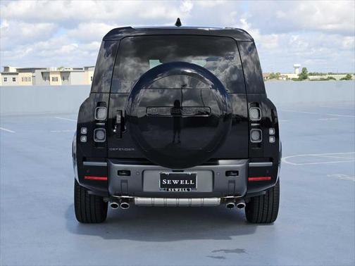 2025 Land Rover Defender V8