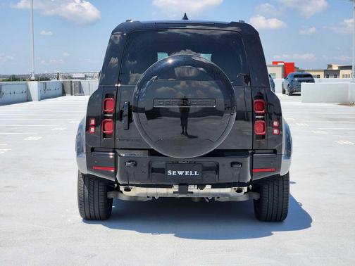 2025 Land Rover Defender 110 P400 X-Dynamic SE