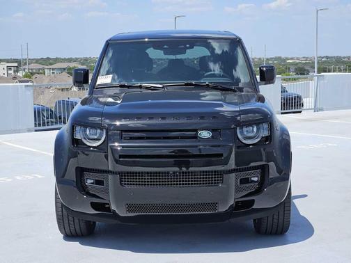 2025 Land Rover Defender 110 V8