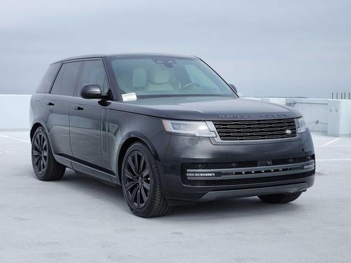 SANTORINI BLACK 2026 Land Rover Range Rover P550e SE