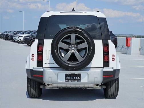 2025 Land Rover Defender 110 P300