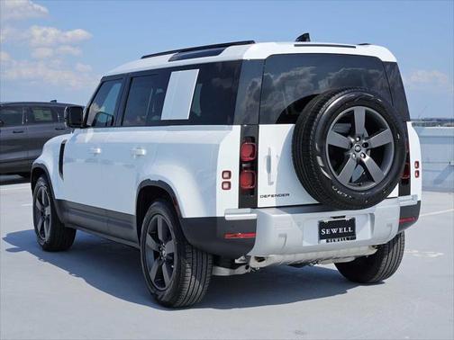 2025 Land Rover Defender 110 P300
