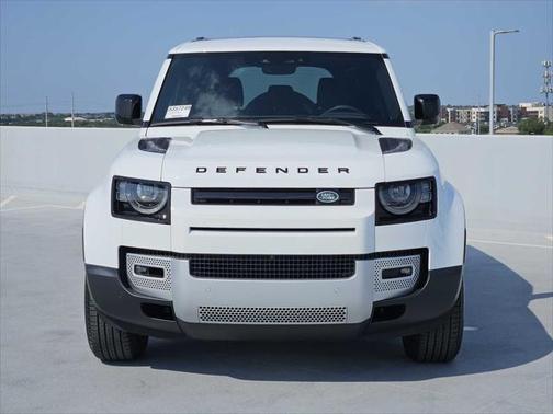 2025 Land Rover Defender 110 P300