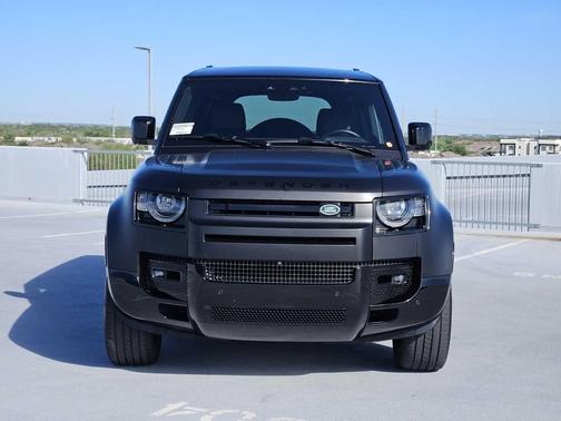 Santorini Black Metallic 2025 Land Rover Defender 110 P400 X-Dynamic SE