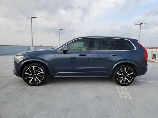 2020 Volvo XC90 T6 Momentum