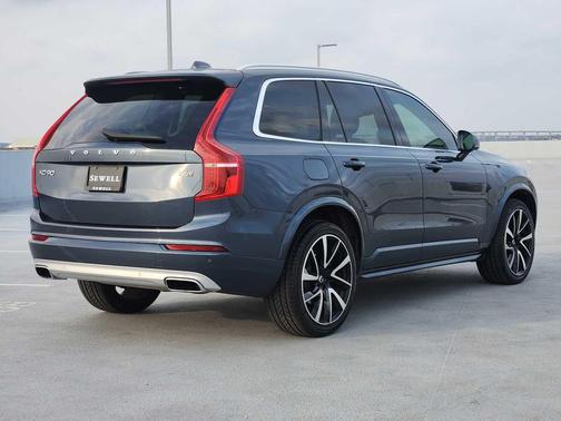 2020 Volvo XC90 T6 Momentum