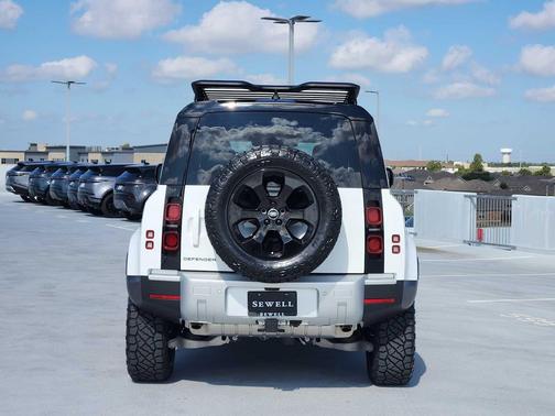 2025 Land Rover Defender 110 P400 S