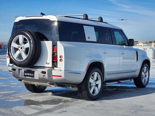 2023 Land Rover Defender SE