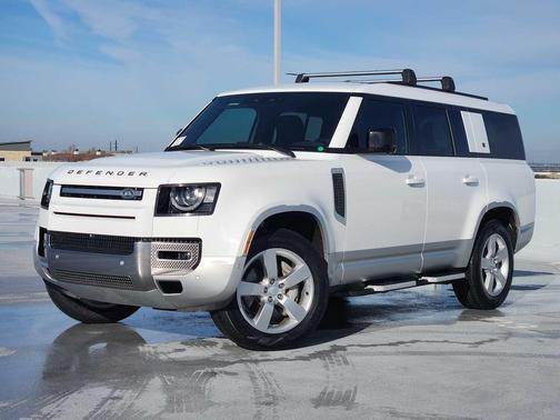2023 Land Rover Defender SE