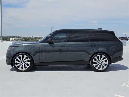 2025 Land Rover Range Rover P400 SE 7 Seat