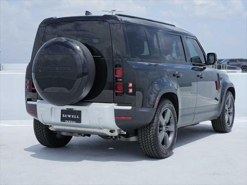 2025 Land Rover Defender 110 P300