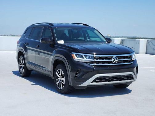 Deep Black Pearl 2022 Volkswagen Atlas 2.0T SE