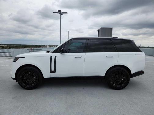Fuji White 2026 Land Rover Range Rover P400 SE