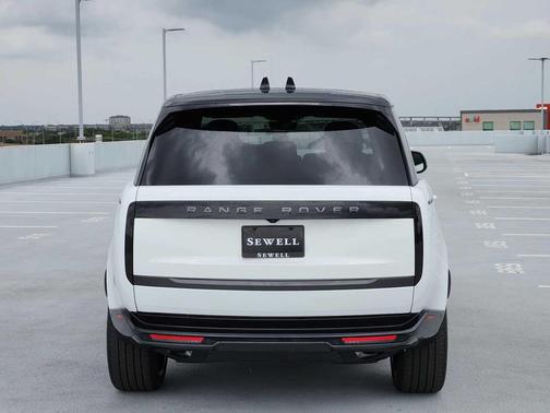 Fuji White 2026 Land Rover Range Rover P400 SE