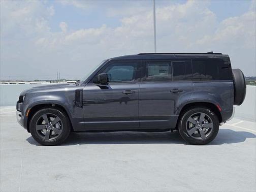 2025 Land Rover Defender 110 P300