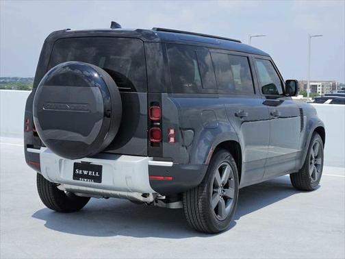 2025 Land Rover Defender 110 P300
