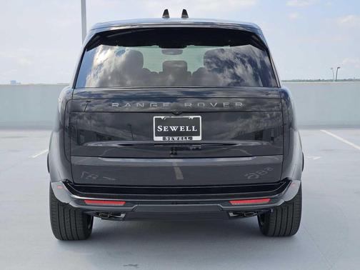2025 Land Rover Range Rover P530 SE 7 Seat