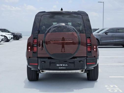 2025 Land Rover Defender 130 P400 X-Dynamic SE