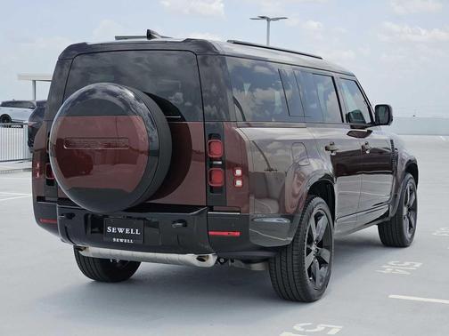 2025 Land Rover Defender 130 P400 X-Dynamic SE
