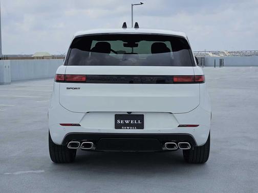 2026 Land Rover Range Rover Sport SE