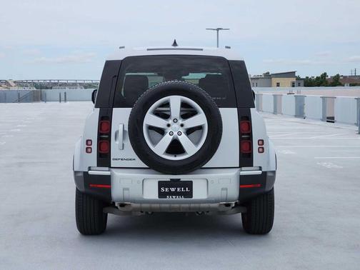 Hakuba Silver Metallic 2024 Land Rover Defender 110 P300 S