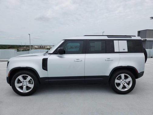 Hakuba Silver Metallic 2024 Land Rover Defender 110 P300 S
