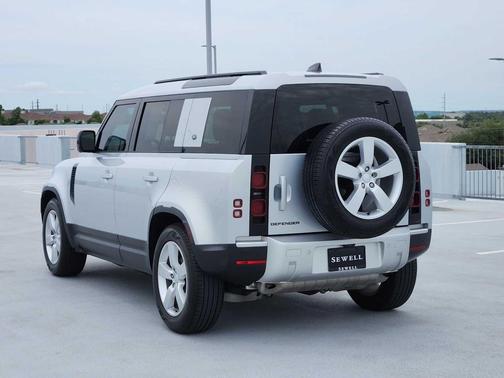 Hakuba Silver Metallic 2024 Land Rover Defender 110 P300 S