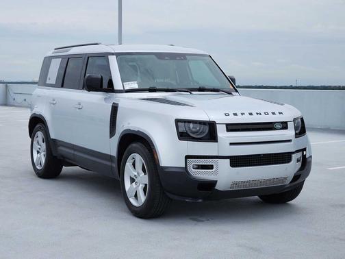 Hakuba Silver Metallic 2024 Land Rover Defender 110 P300 S