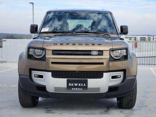 2023 Land Rover Defender SE