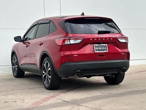 Rapid Red Metallic Tinted Clearcoat 2022 Ford Escape SE