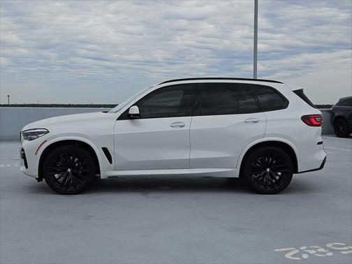 2022 BMW X5 M50i