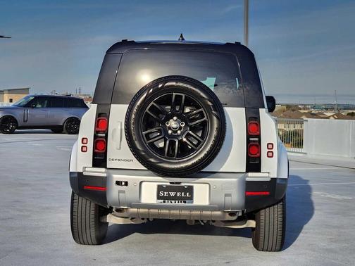 2025 Land Rover Defender 110 P400 S
