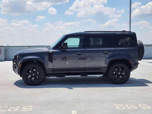 2024 Land Rover Defender 110 P400 X-Dynamic SE