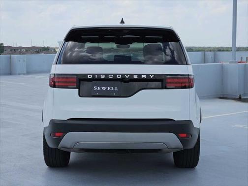 2024 Land Rover Discovery P300 S
