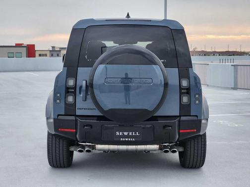 2026 Land Rover Defender P500 X-Dynamic SE