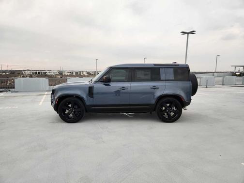 2026 Land Rover Defender P500 X-Dynamic SE