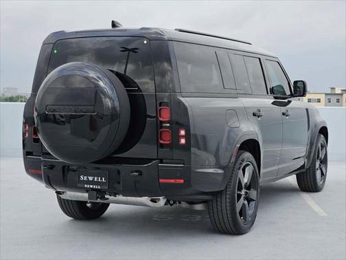 2025 Land Rover Defender 130 P400 X-Dynamic SE