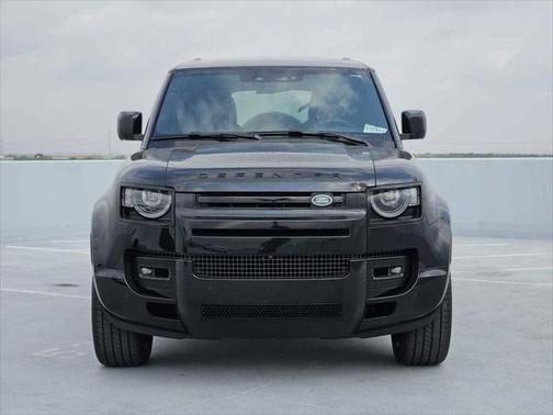 2025 Land Rover Defender 130 P400 X-Dynamic SE