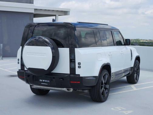 Fuji White 2026 Land Rover Defender X-Dynamic SE