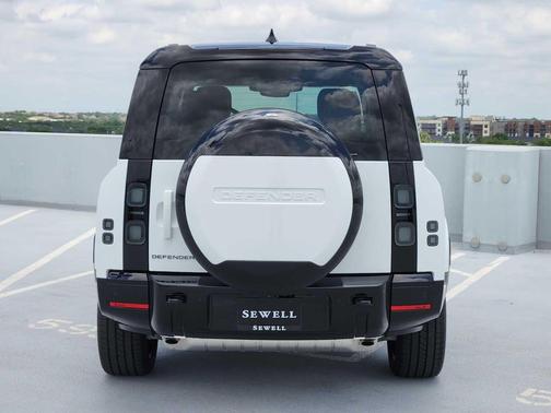 Fuji White 2026 Land Rover Defender X-Dynamic SE