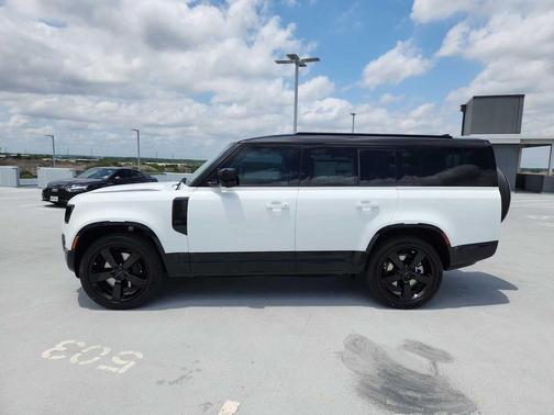 Fuji White 2026 Land Rover Defender X-Dynamic SE