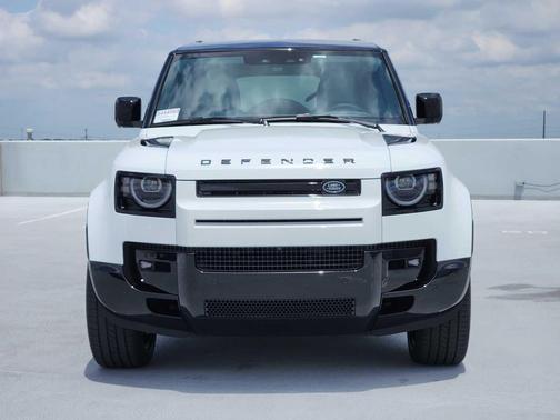 Fuji White 2026 Land Rover Defender X-Dynamic SE