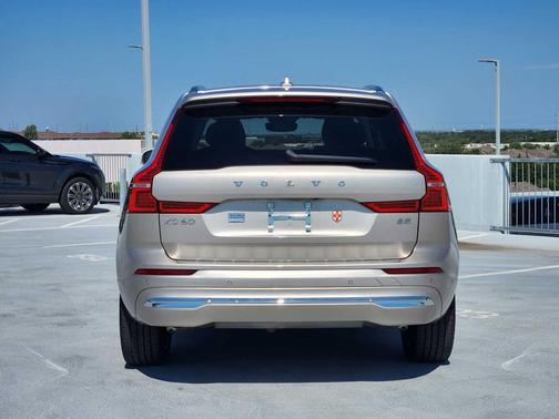 2023 Volvo XC60 B5 Ultimate Bright Theme